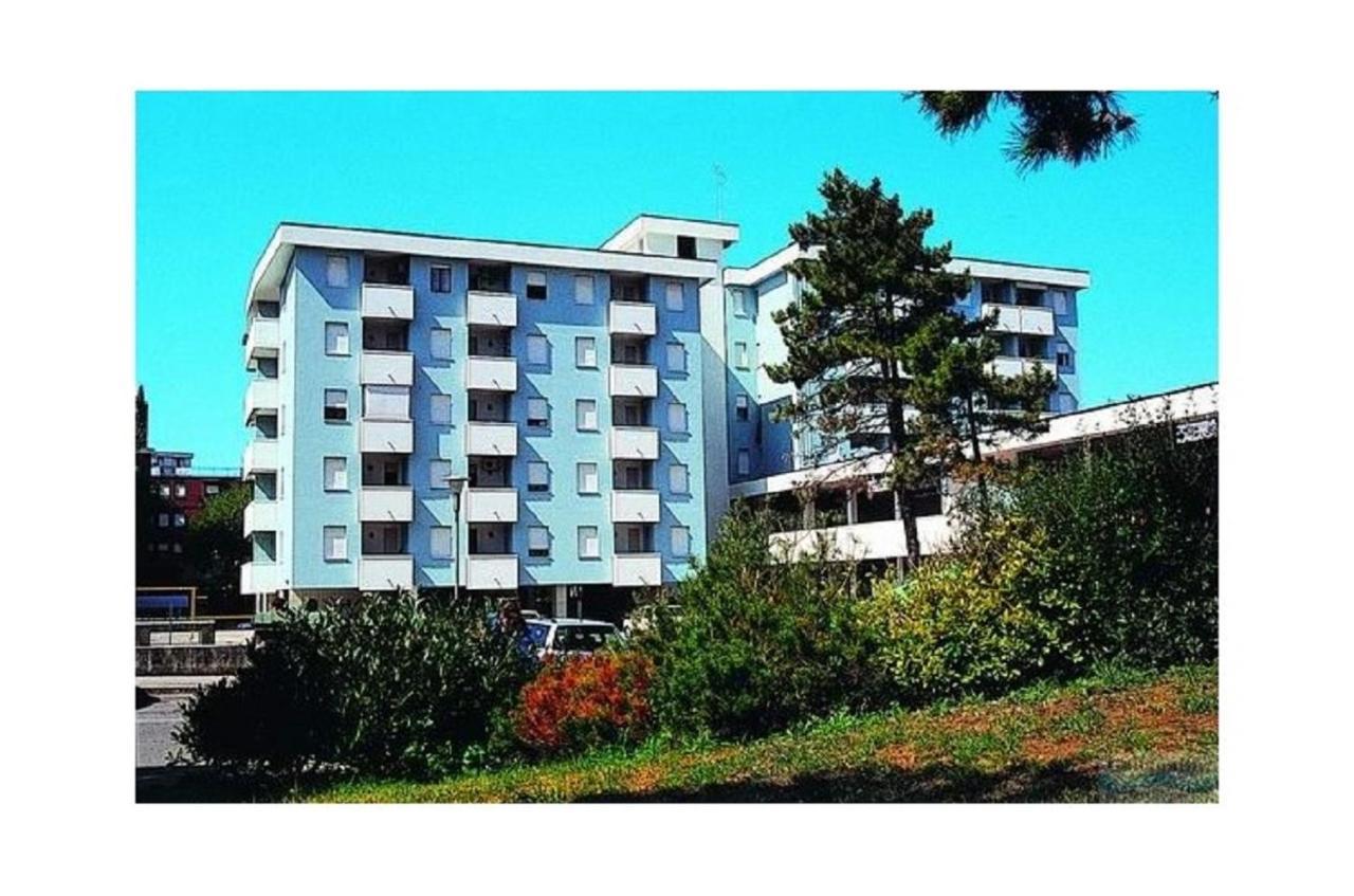 Condominio Monaco Bibione Exteriör bild